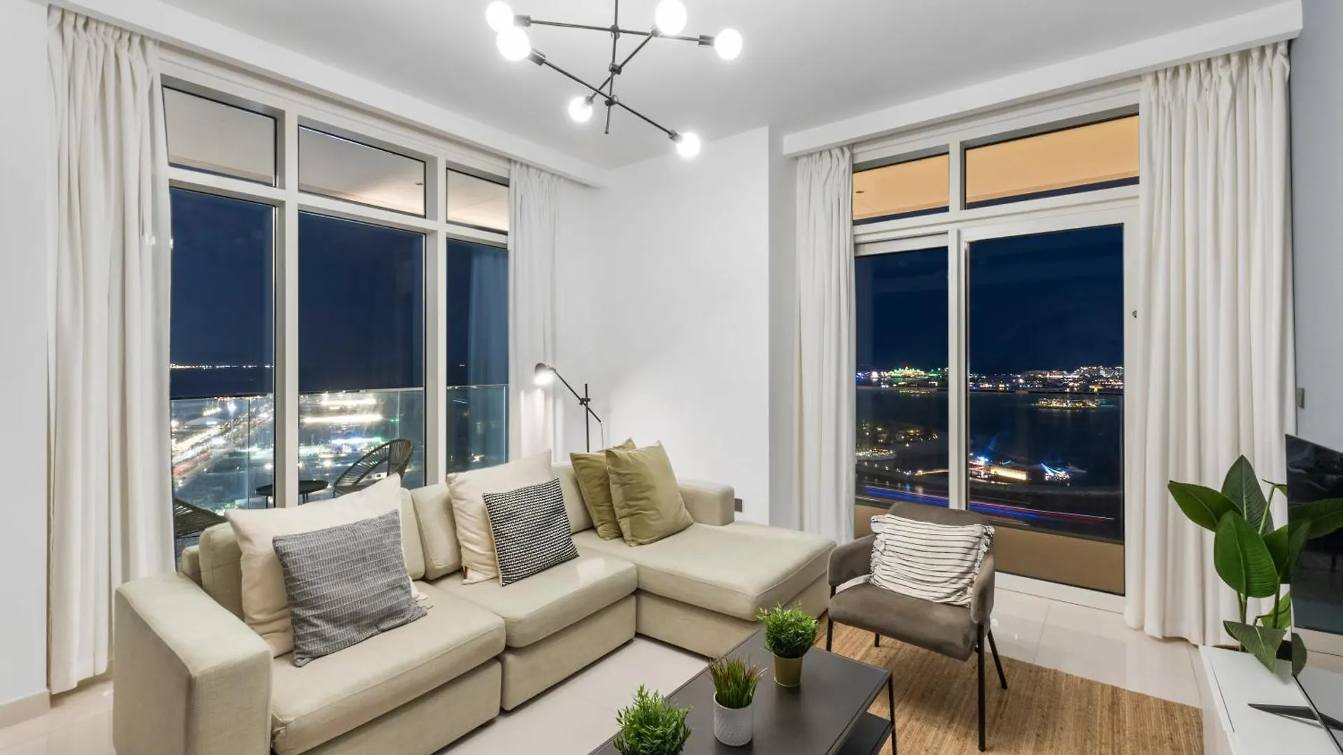 Private Beach Resort - 2 Bedroom Full Palm View Dubai Apartment